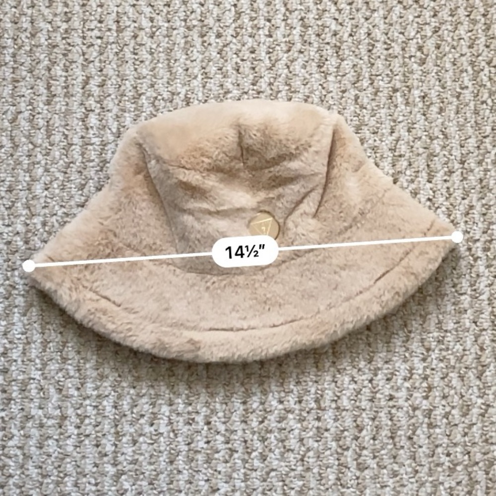 GUESS | Faux Fur Logo Bucket Hat - Picture 4 of 7